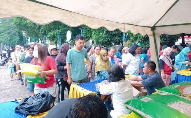 hari_pangan_sedunia_bulog_sumut_gelar_gerakan_pangan_murah_di_30_titik