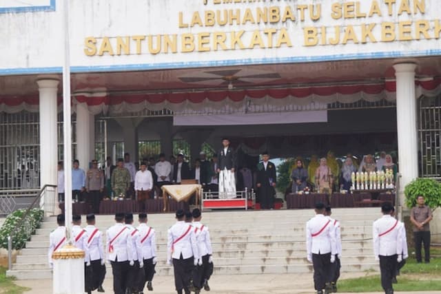 hari_santri_2026_di_labusel_bupati_fery_tekankan_peran_santri_menuju_indonesia_emas