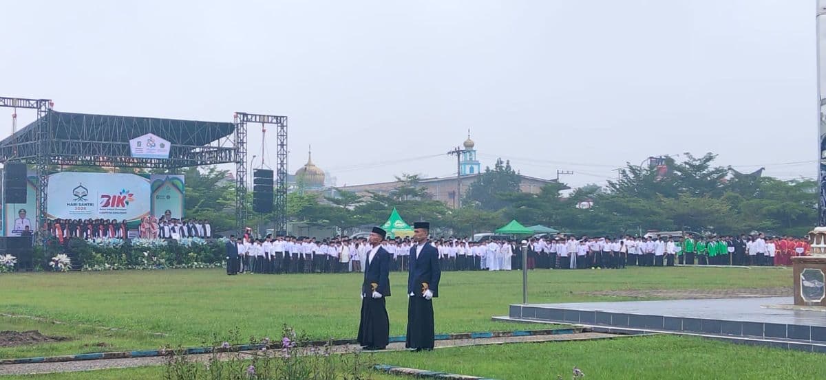 hari_santri_nasional_sekda_simalungun_ingatkan_pentingnya_jaga_akhlak_di_era_teknologi