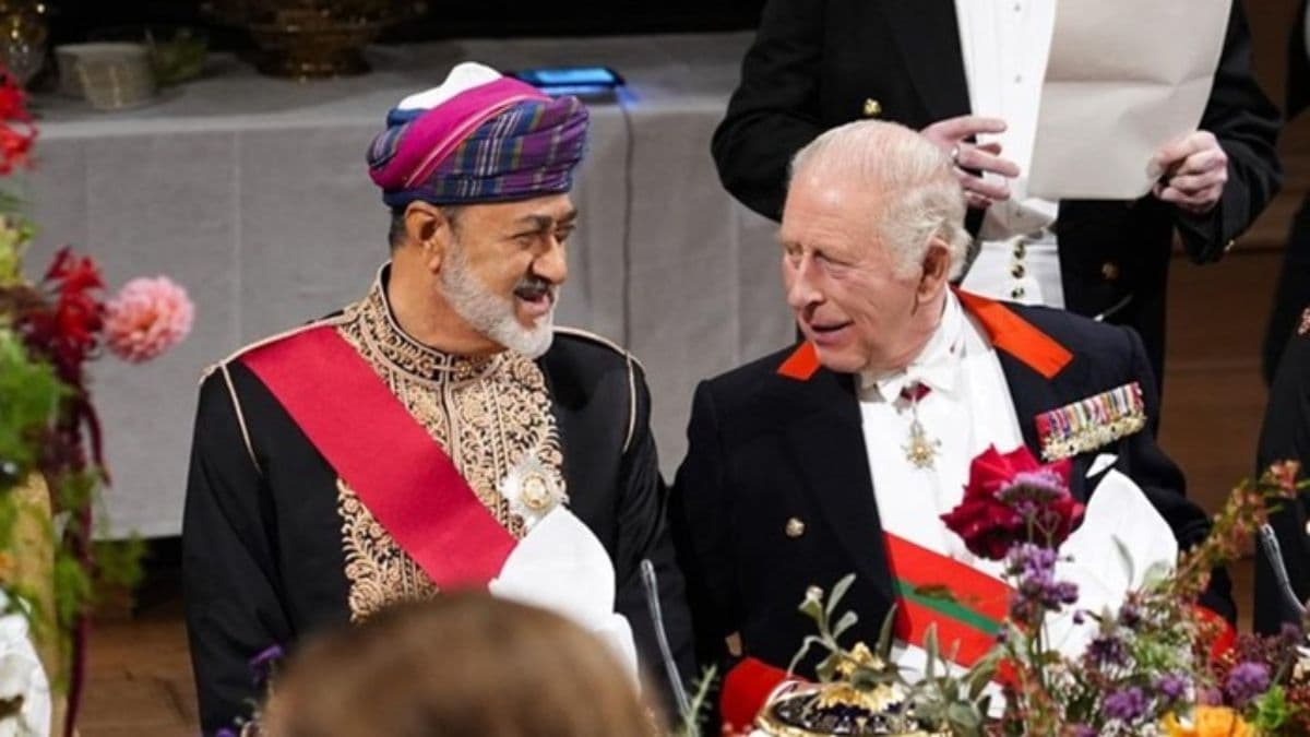 pakai_bahasa_arab_raja_charles_iii_kutip_hadis_saat_sambut_sultan_oman_