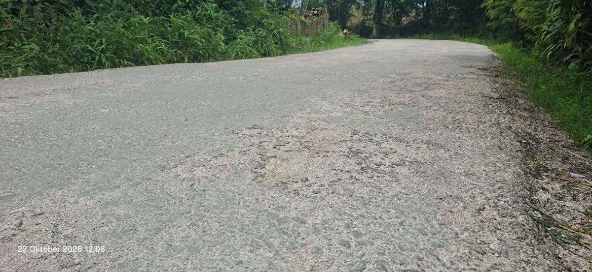 permukaan_jalan_bergelombang_kualitas_pengaspalan_lapen_di_dairi_dipertanyakan