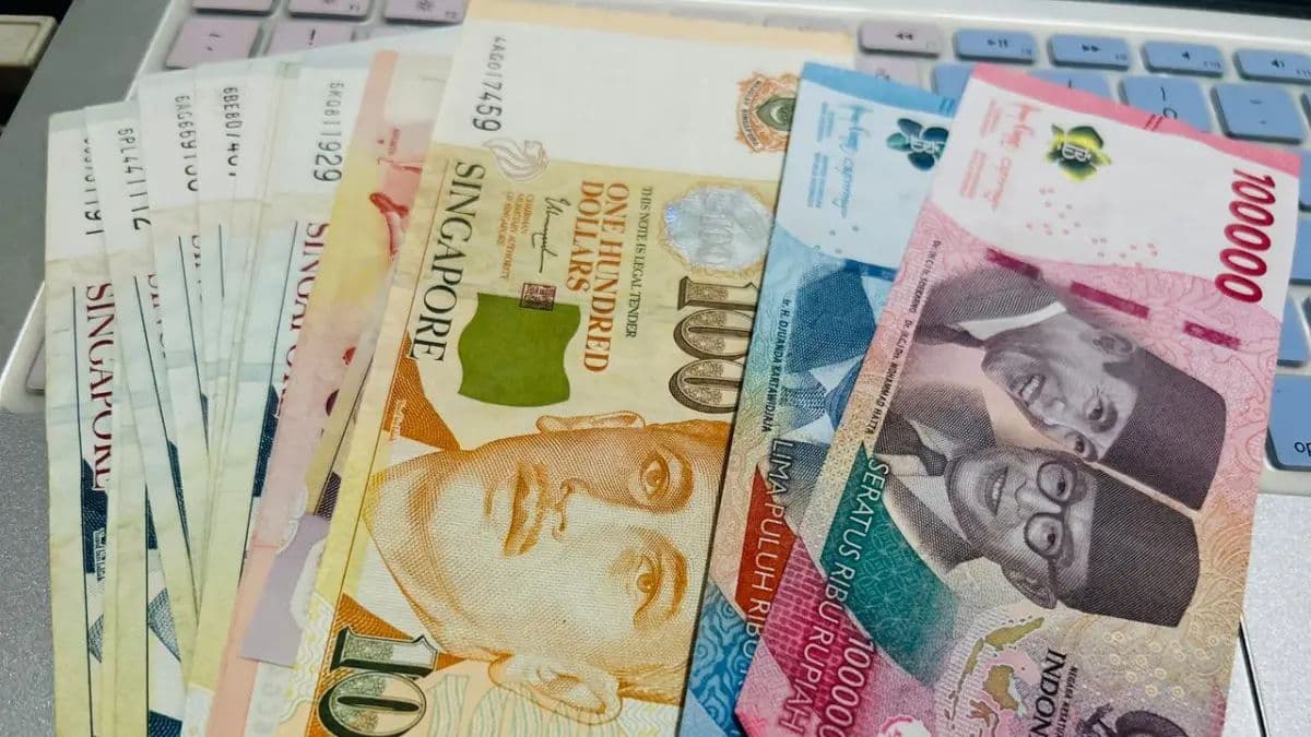 rupiah_tertekan_dolar_singapura_tembus_rp14100_dan_ringgit_malaysia_menguat