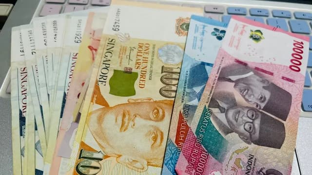 rupiah_tertekan_dolar_singapura_tembus_rp14100_dan_ringgit_malaysia_menguat