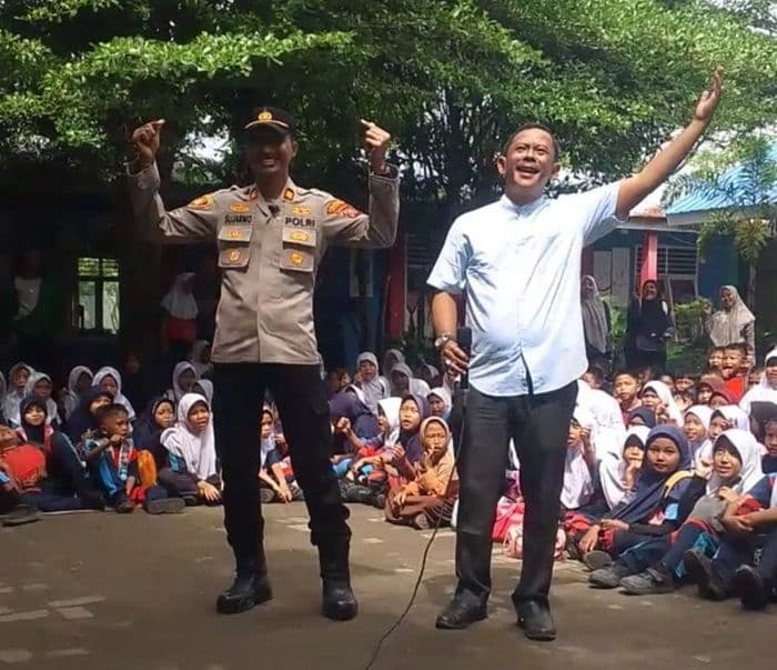 polsek_pantai_labu_dan_lpa_deli_serdang_sosialisasi_antibullying_di_sekolah
