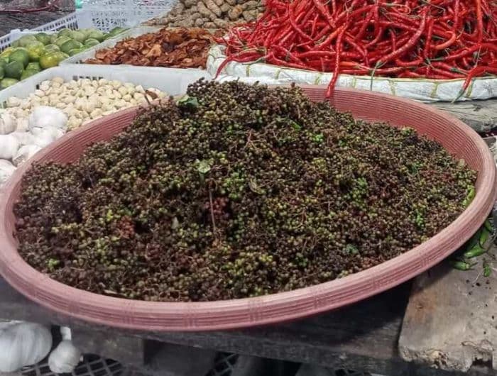 stok_menipis_harga_andaliman_di_pasar_toba_naik_tajam