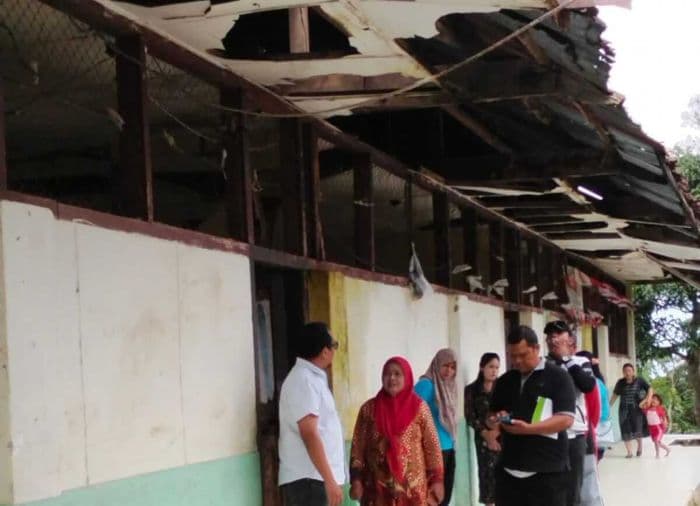 viral_sdn_garunggang_rusak_parah_kadisdik_langkat_turun_meninjau