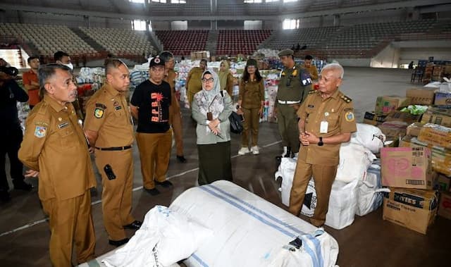 bantuan_bencana_melimpah_gedung_serbaguna_pemprov_sumut_dialihfungsikan_jadi_gudang_logistik