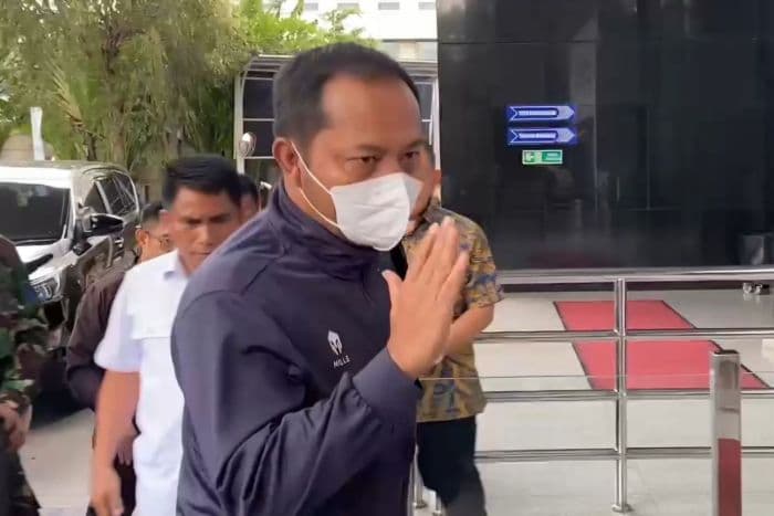 jaksa_taruna_fariadi_serahkan_diri_ke_kpk_usai_kabur_saat_ott