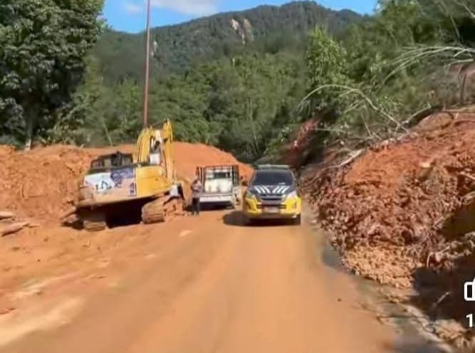 jalan_alternatif_taptengtarutung_sudah_bisa_dilalui