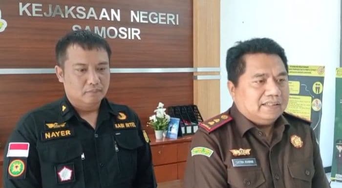 kadis_sosial_pmd_samosir_ditetapkan_sebagai_tersangka_korupsi_bantuan_korban_banjir_bandang_2024