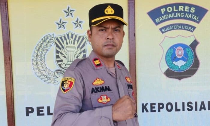 kapolsek_muara_batang_gadis_dicopot_buntut_gedung_polsek_dibakar_massa_