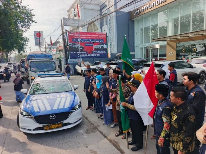 muhammadiyah_sumut_lepas_bantuan_ke_masyarakat_termasuk_dari_uea