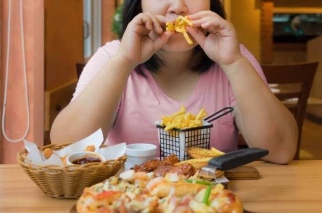 pola_makan_seharihari_yang_bisa_picu_depresi