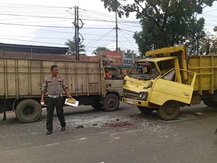 seorang_pengendara_nmax_tewas_ditabrak_truk_di_jalinsum_siantar