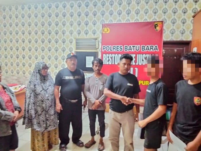 dua_pelajar_pencuri_handphone_di_lima_puluh_dibebaskan_usai_dimaafkan_korban