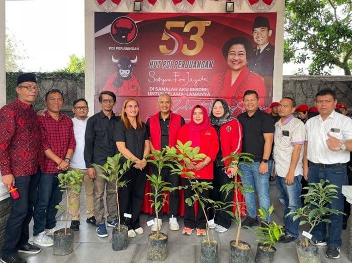 hut_megawati_ke79_pdip_sumut_serentak_tanam_pohon_dan_tebar_benih_ikan
