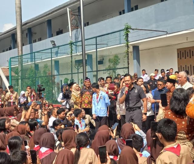 kunjungi_sman_3_medan_ahy_tekankan_pembangunan_sdm