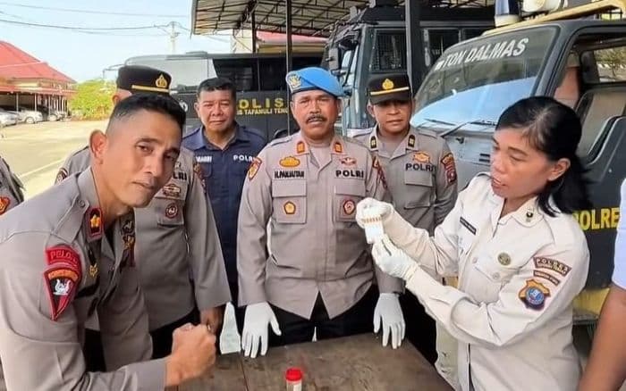 awasi_anggota_terlibat_narkoba_polres_tapteng_gelar_tes_urine_mendadak_