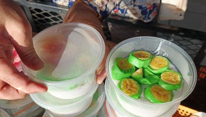 es_pisang_ijo_rekomendasi_takjil_berbuka_puasa_di_medan