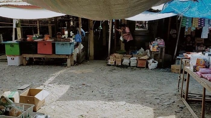 hari_onan_dimajukan_pedagang_pangururan_protes_dagangan_sepi_pendapatan_anjlok