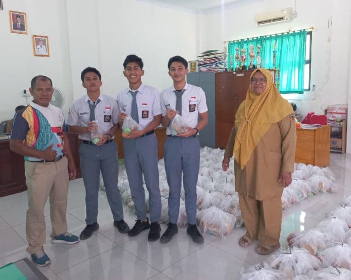 hari_pertama_ramadan_mbg_di_sman_2_medan_dibagikan_saat_pulang_sekolah_untuk_buka_puasa