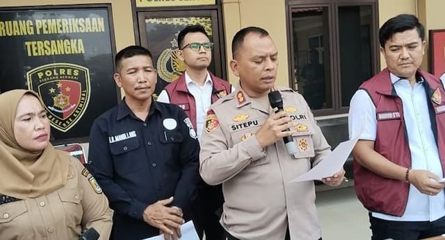 kades_tanjung_harap_ditahan_diduga_gelapkan_rp100_juta_modal_tanam_ubi