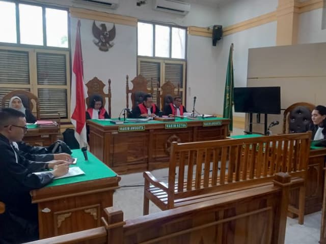 pn_medan_vonis_seumur_hidup_dua_terdakwa_perantara_359_kg_sabu