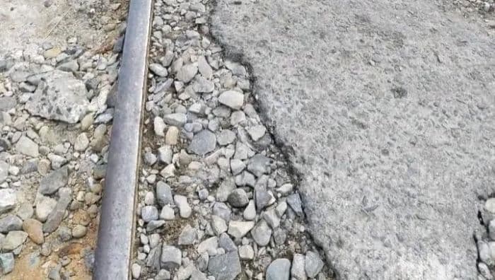rusak_parah_perlintasan_ka_di_simpang_lima_batu_bara_harus_segera_diperbaiki