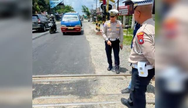 hatihati_ada_sejumlah_jalan_rusak_di_jalinsum_asahan