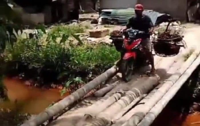 jembatan_sementara_di_tapteng_selesai_dibangun_akses_dua_desa_kembali_terbuka