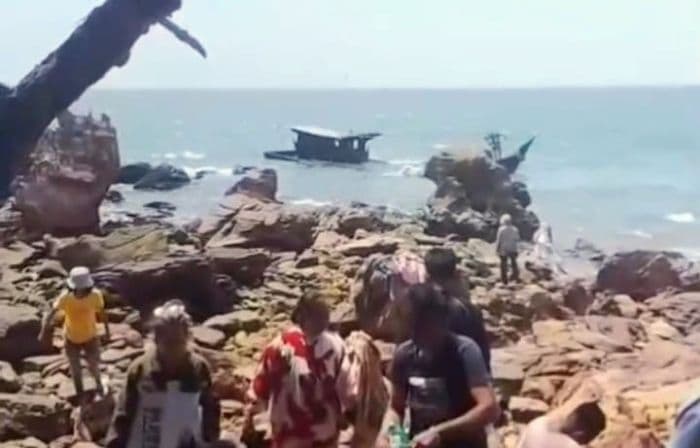 kapal_wisata_karam_di_batu_bara_52_penumpang_dievakuasi_ke_pulau_salah_nama