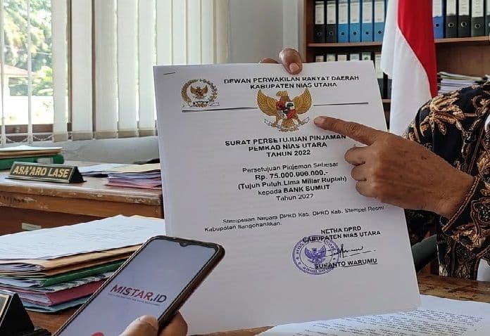 mantan_anggota_dprd_nias_utara_soroti_keanehan_logo_burung_garuda_di_surat_pinjaman
