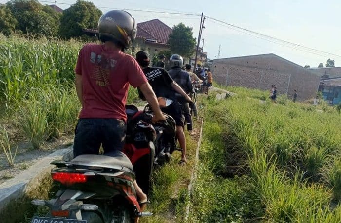 pengendara_motor_manfaatkan_jalan_sempit_hindari_kemacetan_di_pematangsiantar