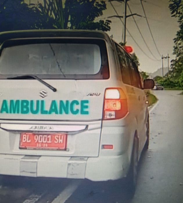 mobil_pemandu_ambulans_terjun_ke_sungai_lae_kombih_pakpak_bharat_tiga_penumpang_hilang