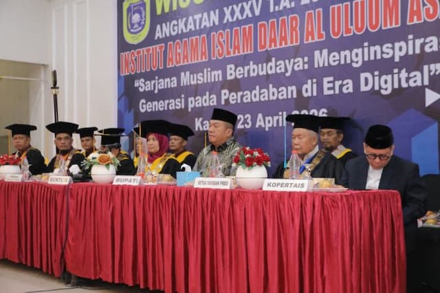 110_wisudawan_iaidu_asahan_dikukuhkan_bupati_dorong_kampus_jadi_universitas