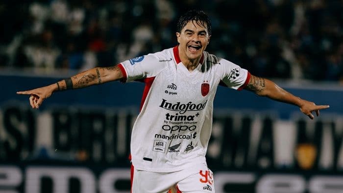 bali_united_curi_kemenangan_di_indomilk_arena_penalti_campos_bungkam_persita