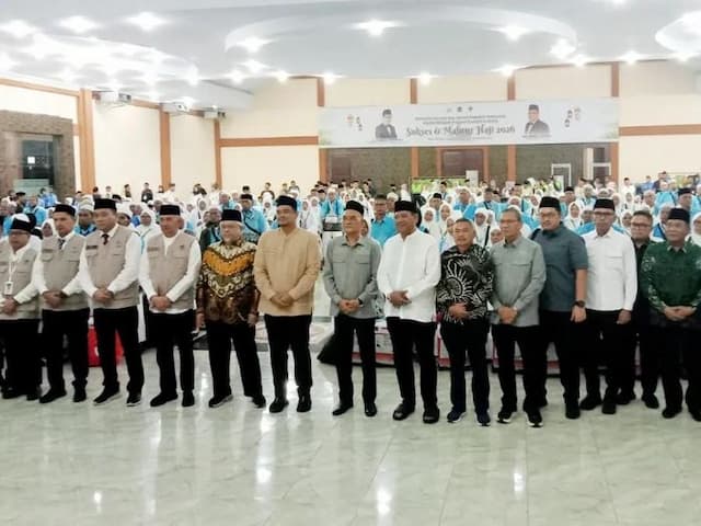 bobby_nasution_lepas_360_calhaj_di_asrama_haji_medan