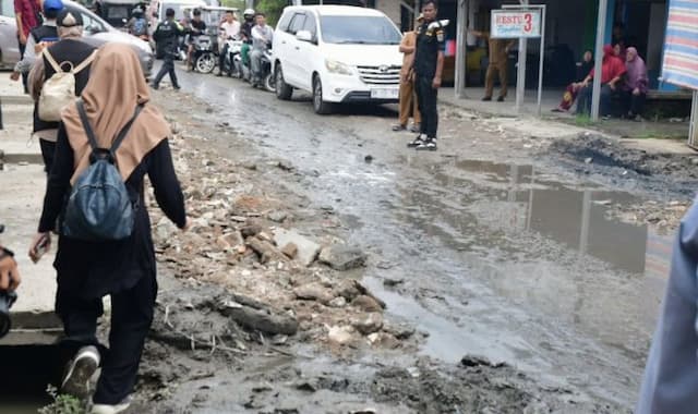 jalan_limau_manismedan_sinembah_rusak_parah_bupati_deli_serdang_janji_perbaikan