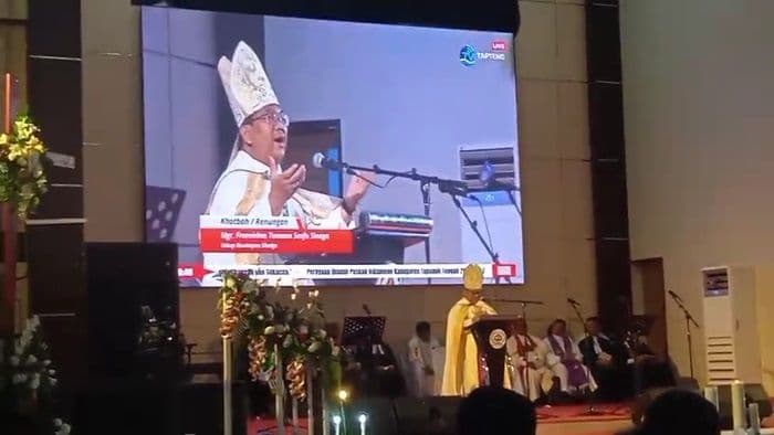 ribuan_umat_padati_paskah_oikumene_tapteng_seruan_bangkit_pascabencana_menggema