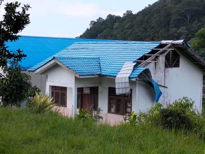atap_perpustakaan_sd_negeri_di_deli_serdang_rusak_diterjang_angin_kencang