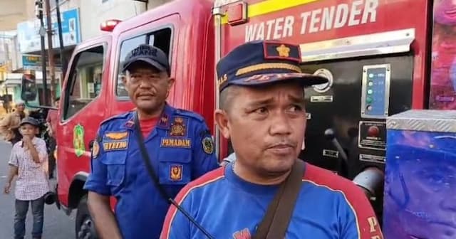 ruko_5_lantai_di_jalan_asia_medan_terbakar_diduga_dipicu_api_dupa