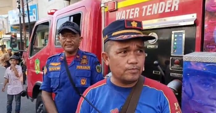 ruko_5_lantai_di_jalan_asia_medan_terbakar_diduga_dipicu_api_dupa