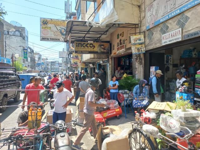 warga_medan_serbu_toko_genset_usai_pemadaman_listrik_stok_banyak_yang_ludes