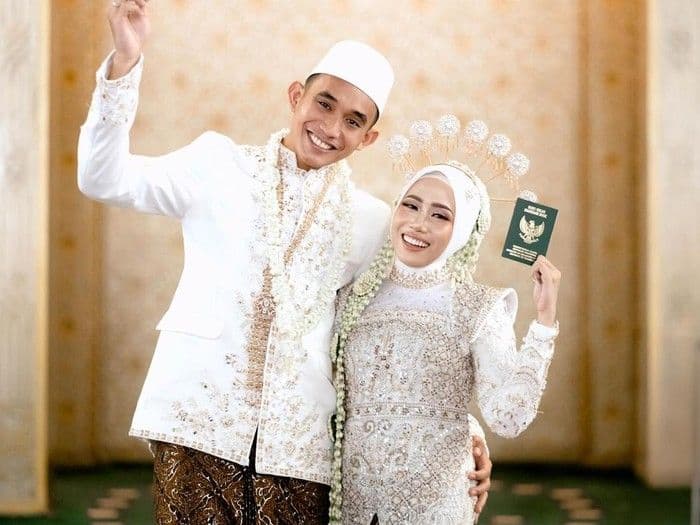 bek_timnas_rizky_ridho_akhiri_masa_lajang_resmi_nikahi_sendy_aulia