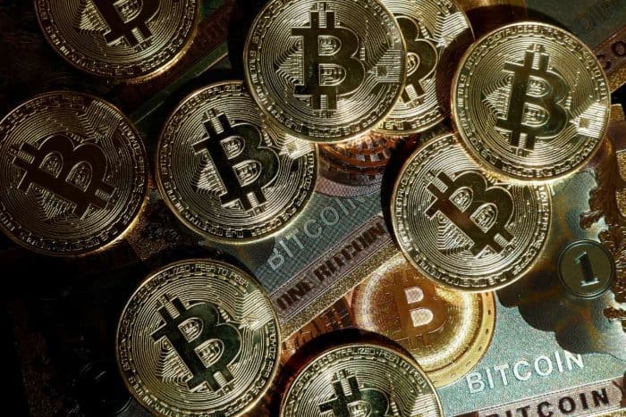 bitcoin_anjlok_usai_serangan_as_ke_iran_investor_panik_di_tengah_ketegangan_geopolitik