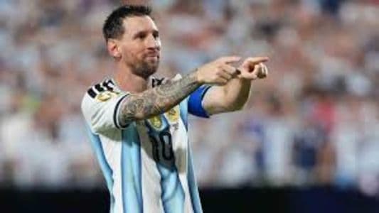 messi_kesal_gagal_penalti_meski_bawa_argentina_kalahkan_austria