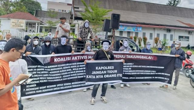 puluhan_aktivis_tanjungbalai_demo_di_polres_dan_kejari_desak_bongkar_jaringan_scammer