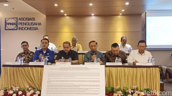 apindo_minta_prabowo_tinjau_aturan_rokok_di_pp_282024_khawatir_phk_massal_dan_rokok_ilegal