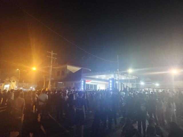 ratusan_warga_geruduk_polres_tanjungbalai