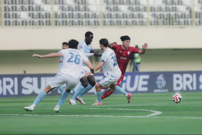 hasil_psbs_biak_vs_persis_solo_duel_4_gol_berakhir_imbang_22_di_liga_1_2025